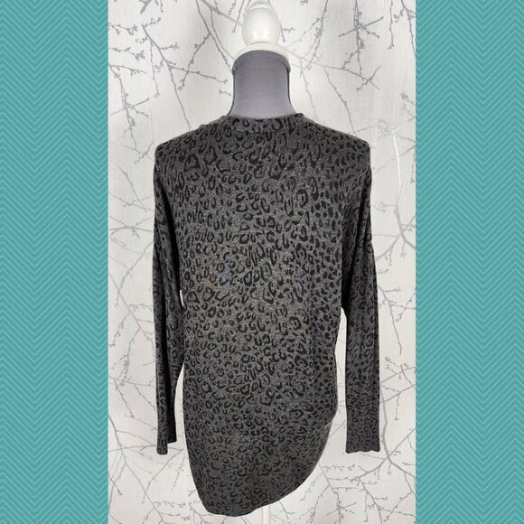 Joie Gray Leopard Print Wool Cashmere Blend Knit V-Neck Top - Picture 3 of 4